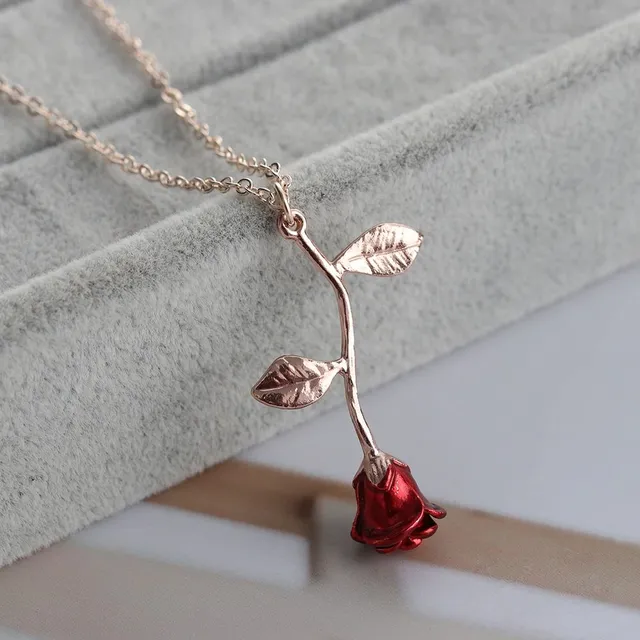 Beautiful necklace with Rose Rousie