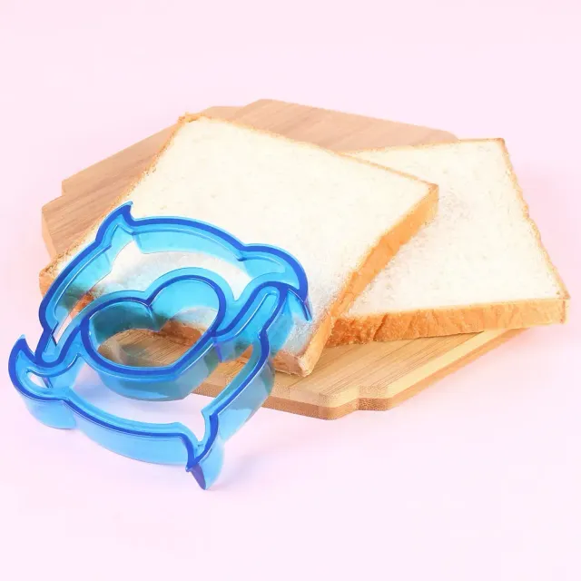 Univerzálny sendvičový koláč pre jednoduché a efektívne tvarovanie sendvičov, pečiva a cookies