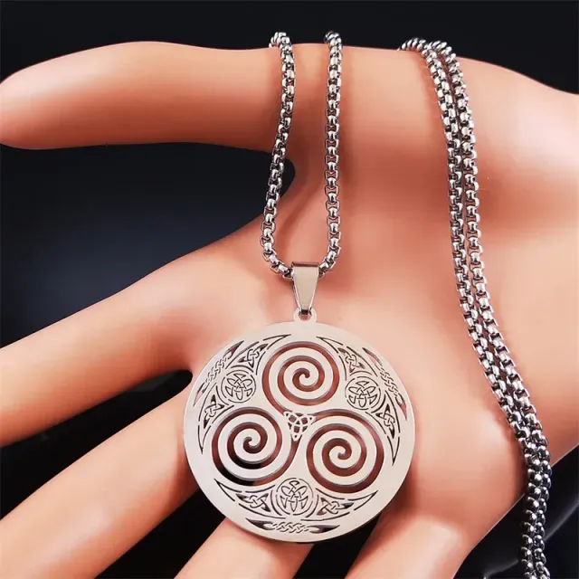 Necklace with the pendant of the Celtic symbol Triquetra