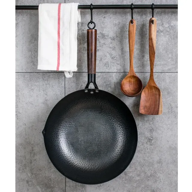 Chinese handmade iron wok pan with non-sticky surface