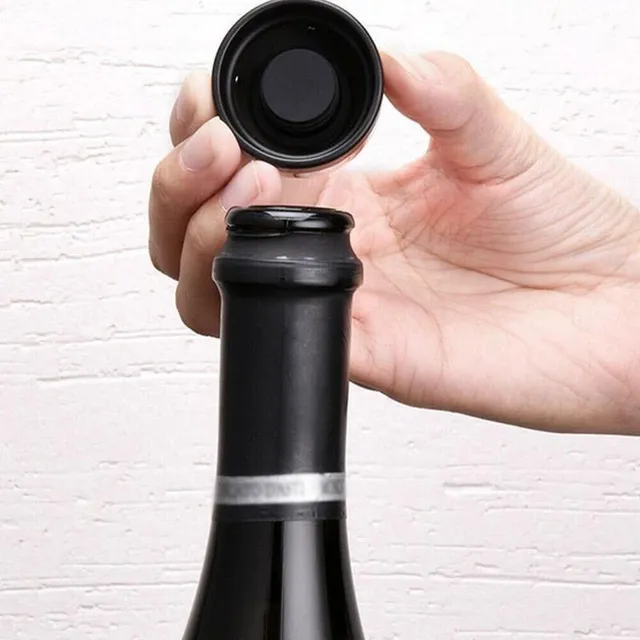 Hudson vacuum stopper for open bottles