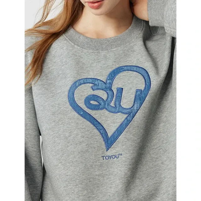 Women's autumn sweatshirt with round neckline and heart-shaped embroidery