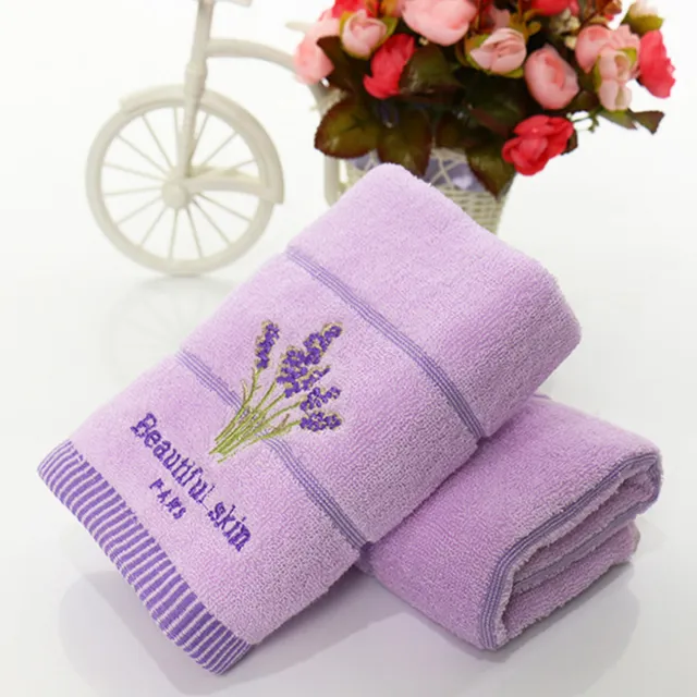 Měkké vyšívané bavlněné ručníky s levandulí