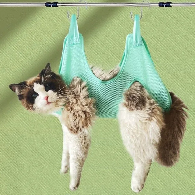 Hinged bath harness for cats