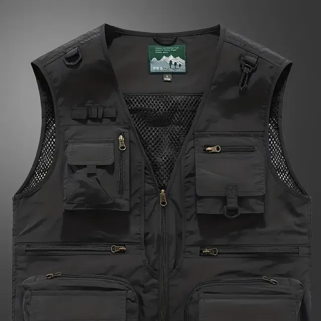 Breathable men's outdoor vest with zipped pockets for summer activities