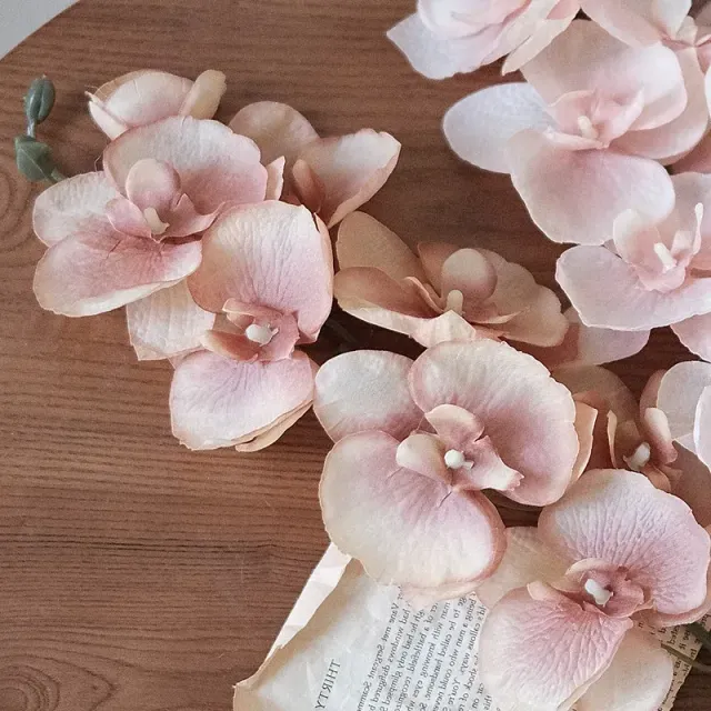 Umělá orchidej Phalaenopsis - dekorace do vázy