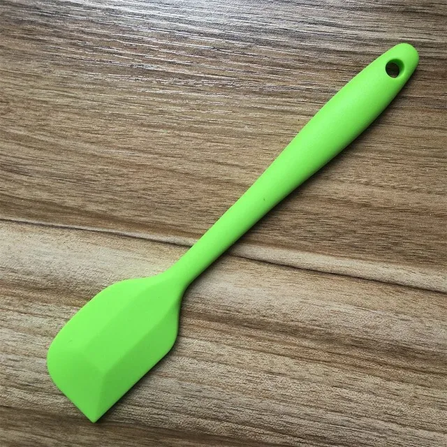Silicone spatula to stir the dough