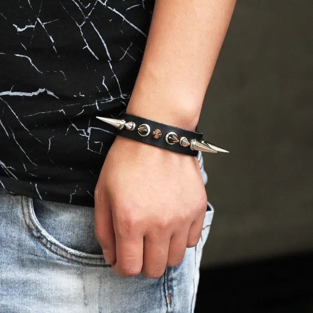 Leather bracelet with barbs