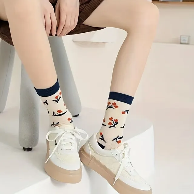 Comfortable and breathable socks with floral pattern - 3 pairs