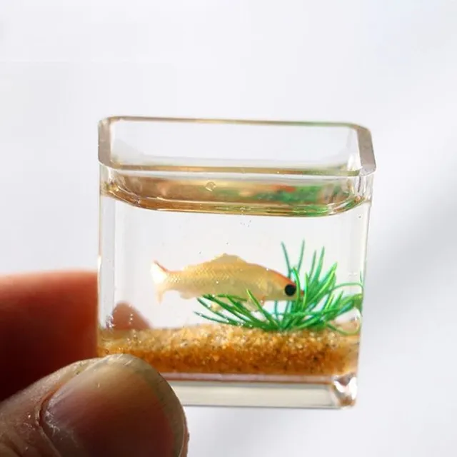 Trendy miniature aquarium into the dollhouse