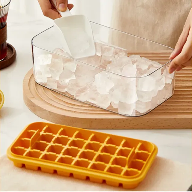 Fabricant de glace à 64 compartiments avec un bouton et boîte de rangement