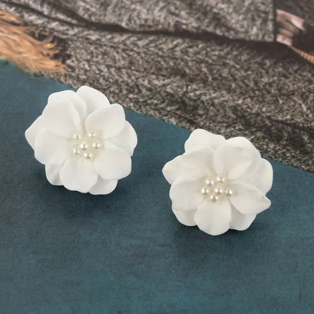 Beautiful lady earrings in the shape of Madelyn flower