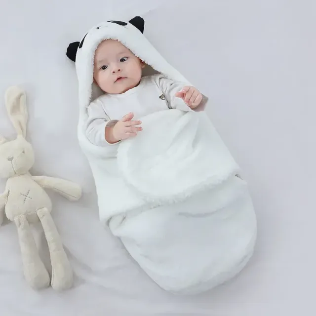 Roztomilý zimní zavinovací spací vak pro novorozence z vlny s kreslenou kapucí