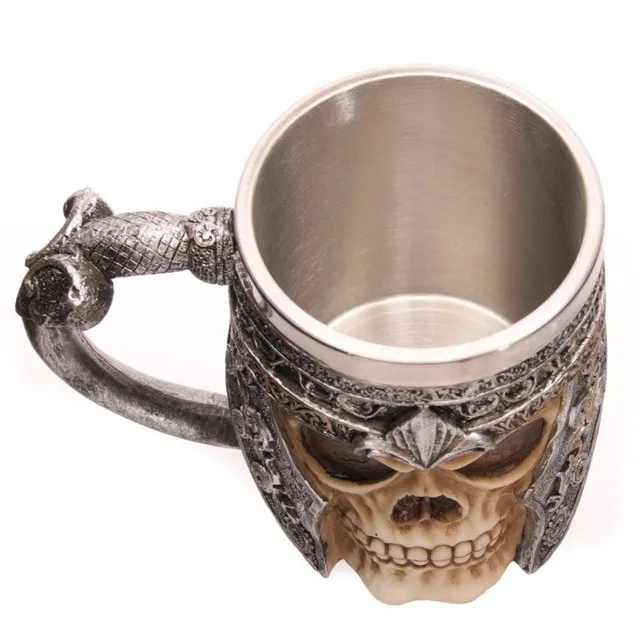 Skull-shaped mug in a beautiful design