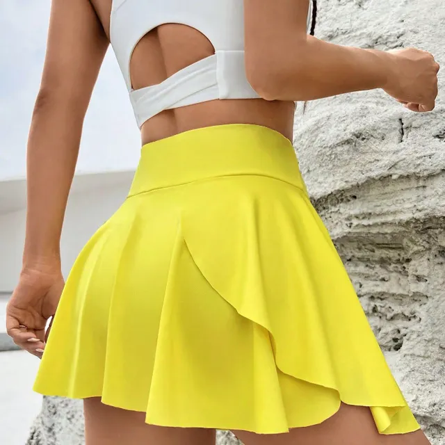 Tennis skirt with a wide ribbon in the waist and a volley line for active movement