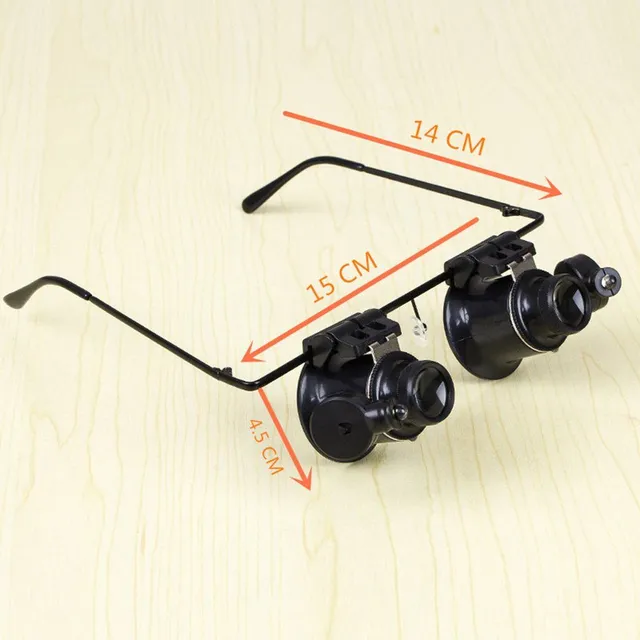 Enlargement glasses with 20x approach with lamp