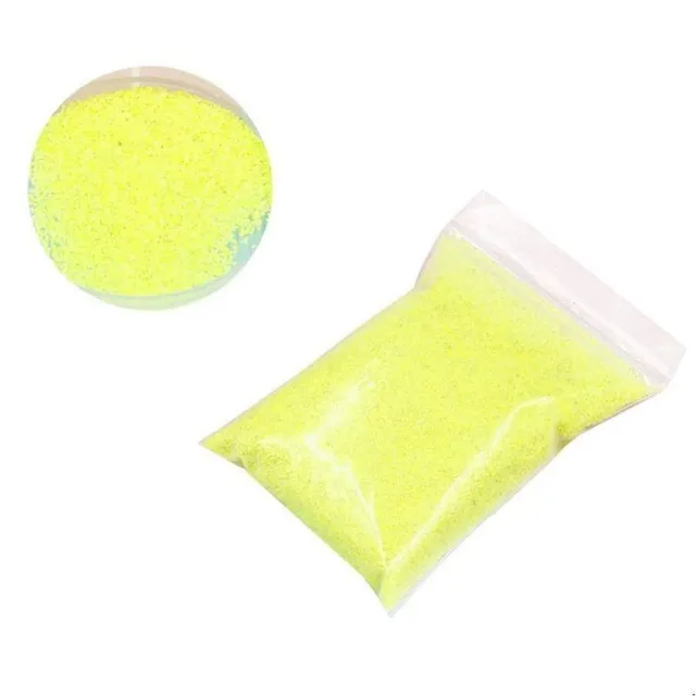 Magic sand resistant to water for endless fun - several color variants