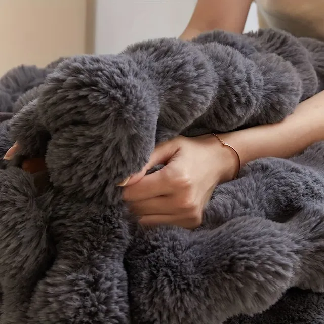 Sweet hug even in air conditioning Warm blanket made of artificial rabbit fur - Relax anywhere and anytime