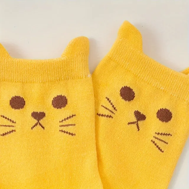 Trendy socks with cats, ideal for everyday wearing