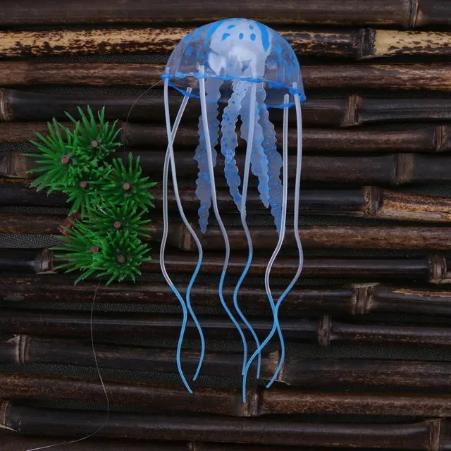 Silicone jellyfish into the aquarium