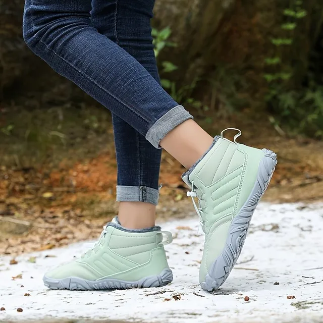 Warm, insulated winter boots for women with non-slip sole