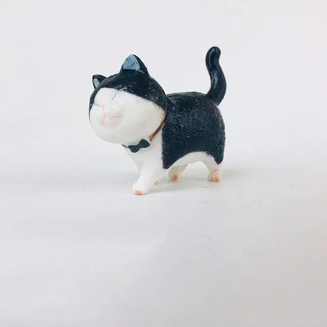 Cat's figurine