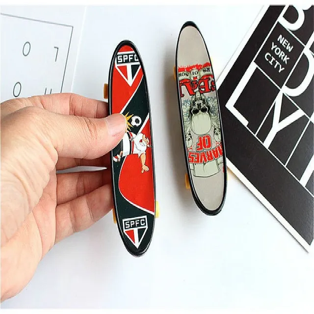 Plastic Finger Mini Skateboard