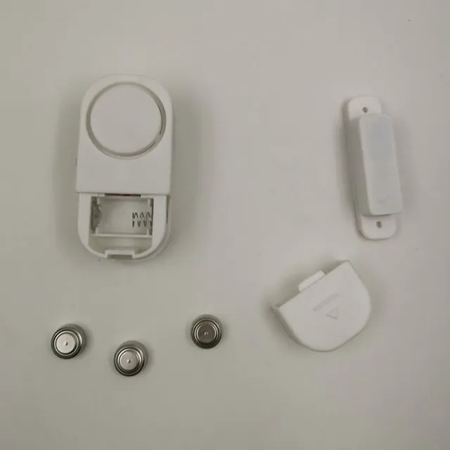Elektronický alarm dverí a okien napájaný batériou