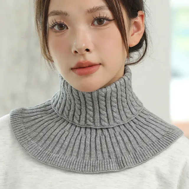 Ladies' collar with ruffles - warm knitted fake collar