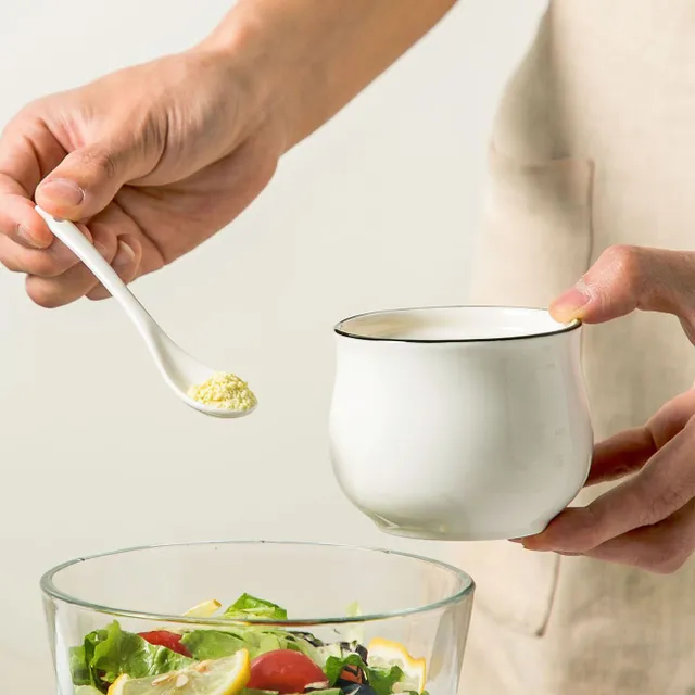 Ceramic saucer for spices with teaspoon