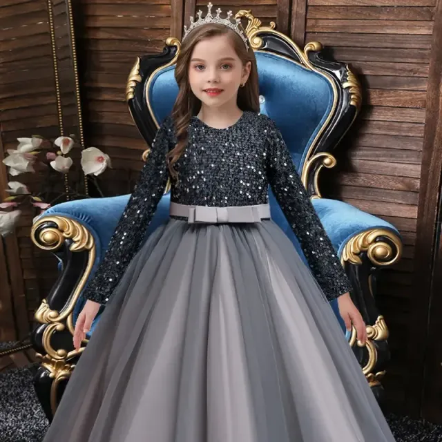 Beautiful dress of a princess with long sleeves, tulle stitching and sequins for birthdays, weddings, beauty contests, parties and balls.