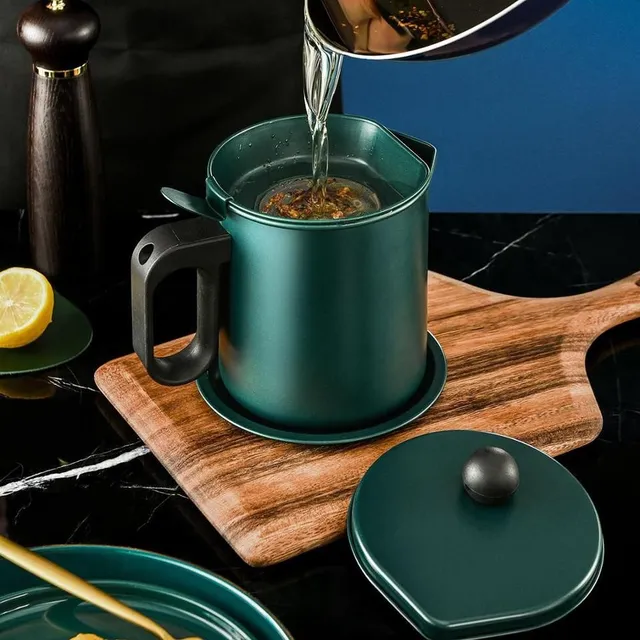 Practical kitchen colander for oil