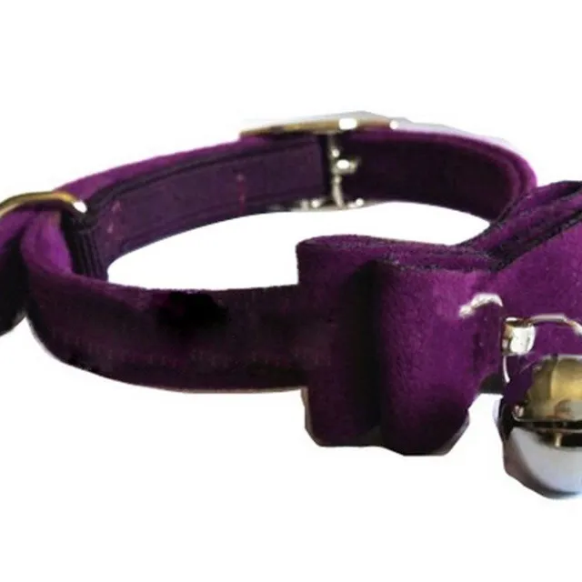 Collar with bow tie and bell for dogs and cats