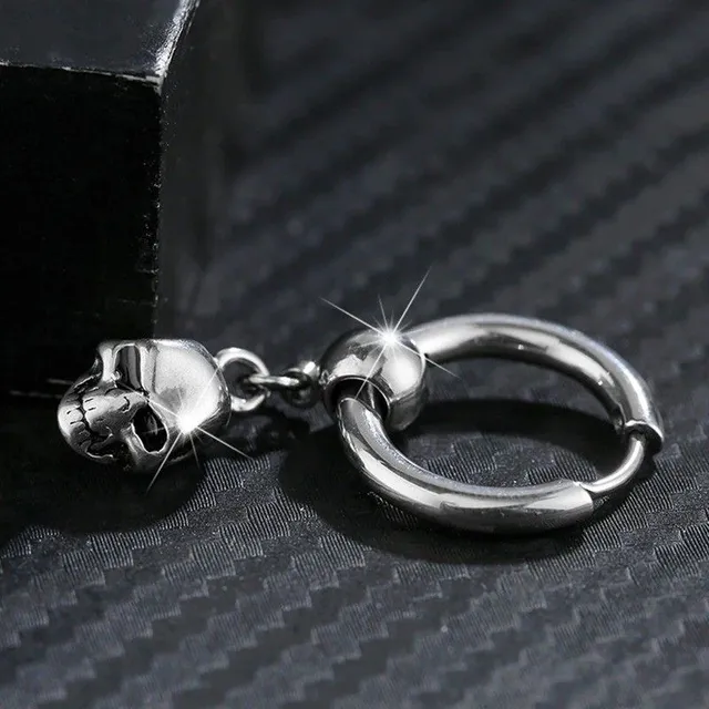 Circle earrings with skull