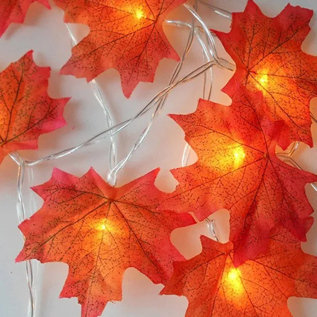 Light chain with maple leaves 150 / 300 cm