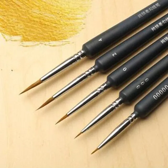 Set with detailed painting brushes