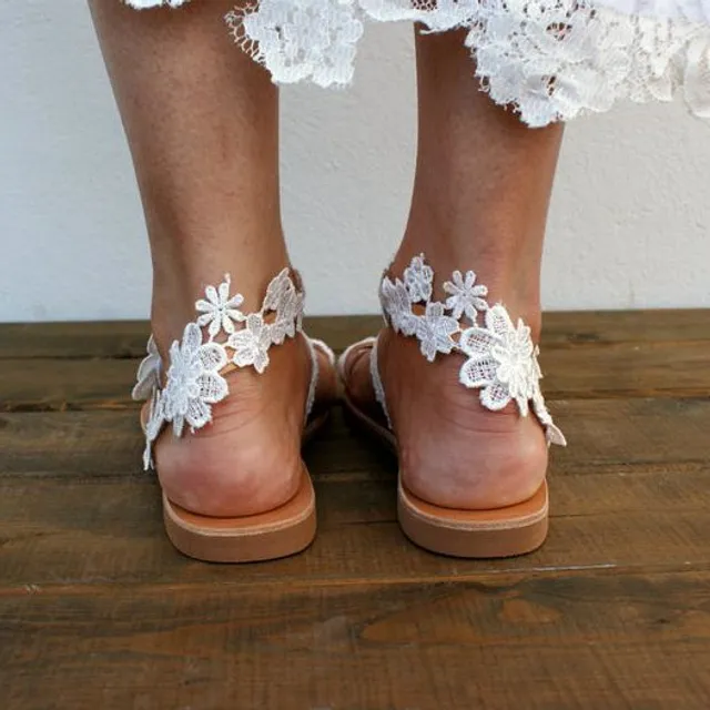 Sandale de vară albe, drăguțe și din dantelă pentru femei