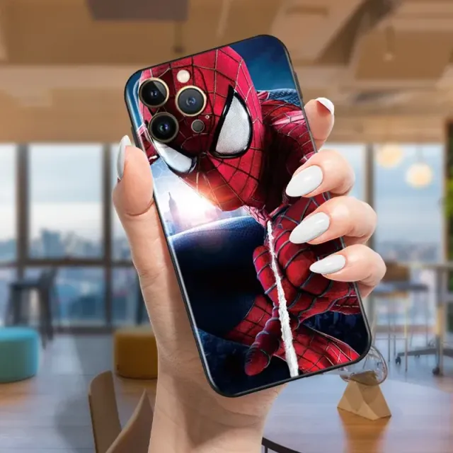 Trendy silikónový obal s motívmi populárneho hrdinu Spider-mana na iPhone telefónoch
