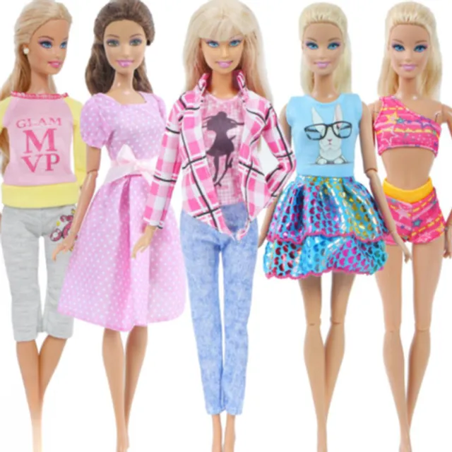 Set de haine pentru păpușile Barbie
