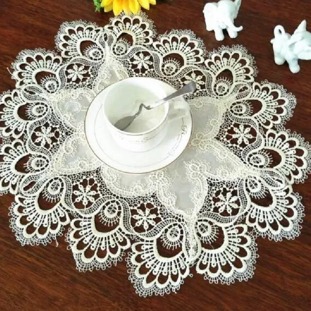 Set-up with lace ornament