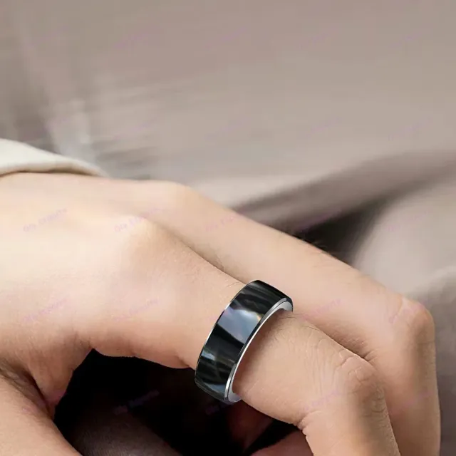 Ceramic smart ring for both men and women - Monitoring of blood pressure and heart rate