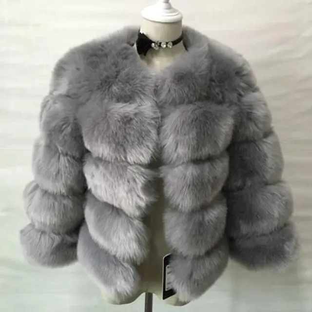 Elegant short faux fur coat