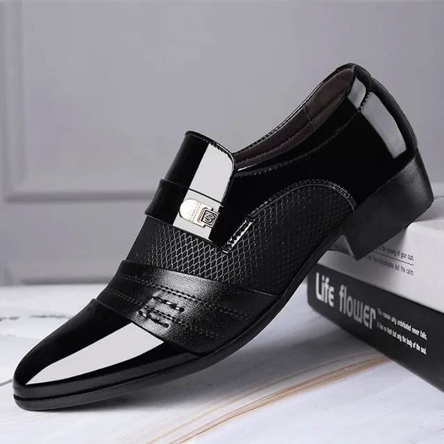Men's formal shoes with low heel