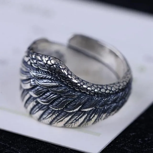 Ring with wing