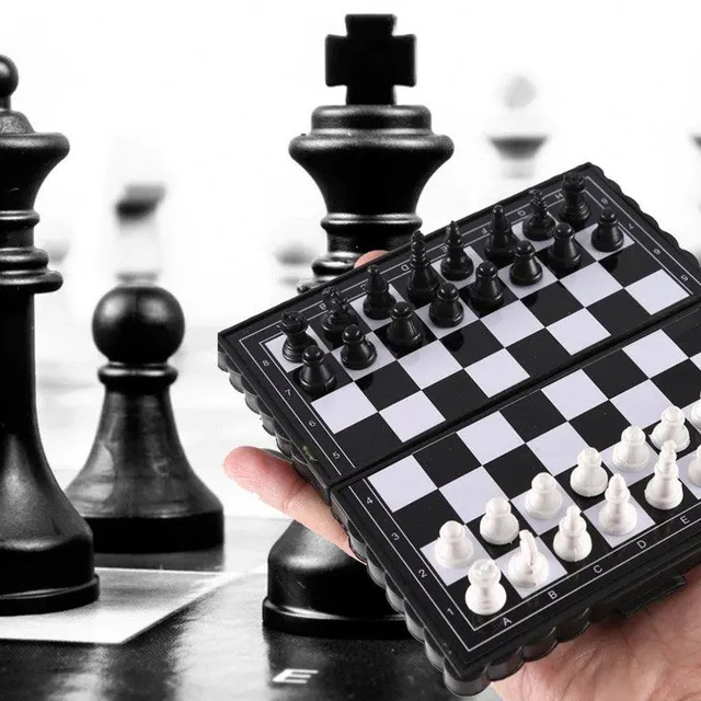 Pocket magnetic chess