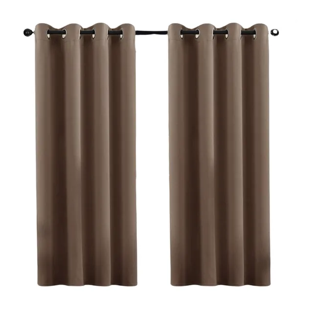 Blackout curtain with metal meshes