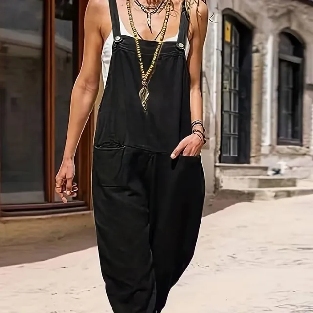 Women's sleeveless jumpsuit with pockets on the front - solid colour