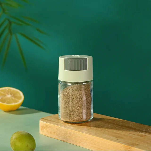 Trendy moderní praktická nádoba na sůl nebo pepř pro automatické sypání