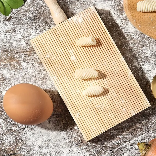 Wooden plate for the production of gnocchi pasta, gargonelli and spaghetti