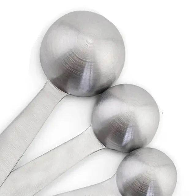 Set of 4/6 durable stainless steel measuring spoons for dry and liquid ingredients